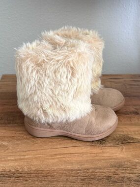 Carter’s faux fur boots toddler girls zip up boots size 8